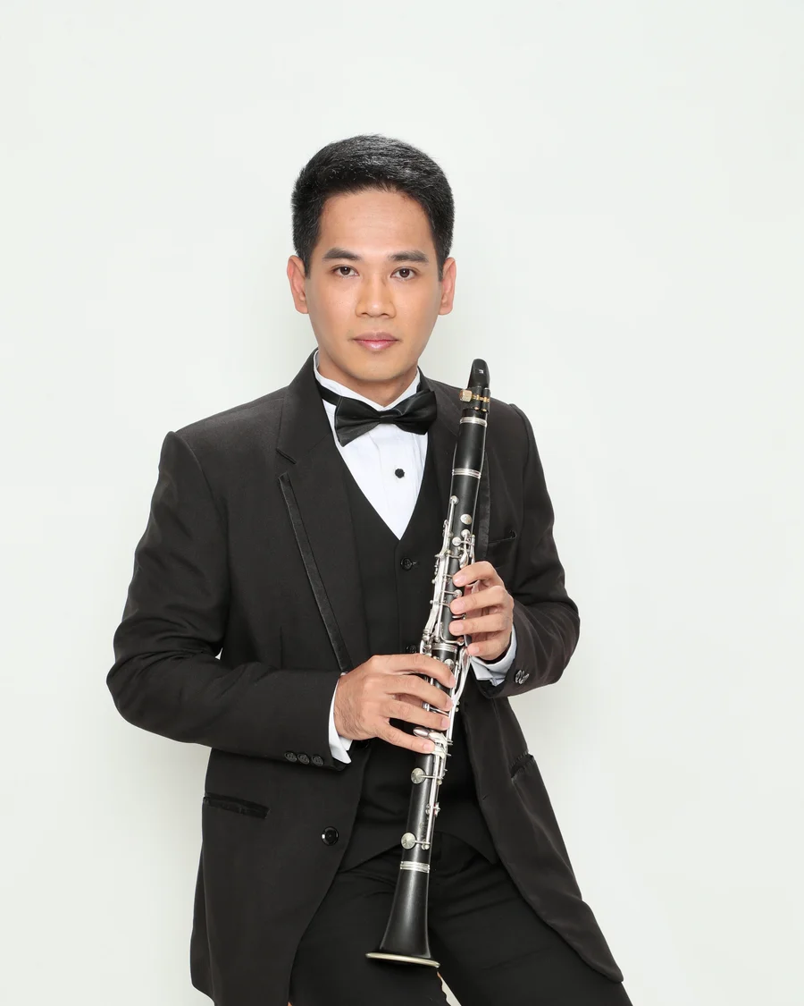 Paul Domingo Geliberte holding his clarinet
